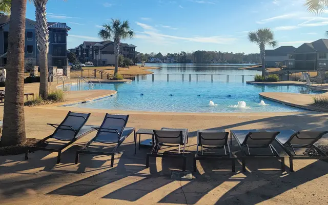 One Hampton Lake