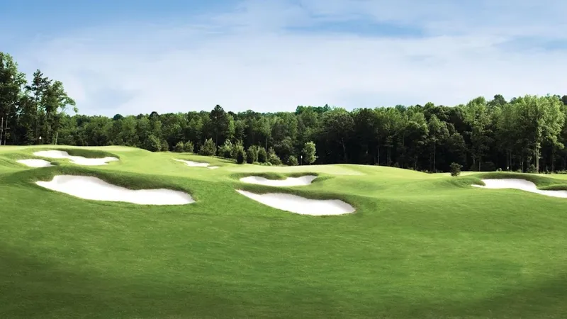 Fairway and bunkers on the golf course at Riverton Pointe