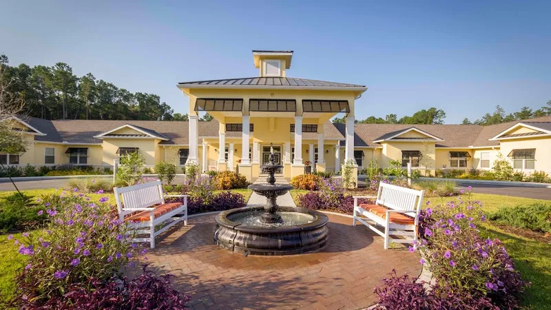 The fountain courtyard at The Addison of Bluffton