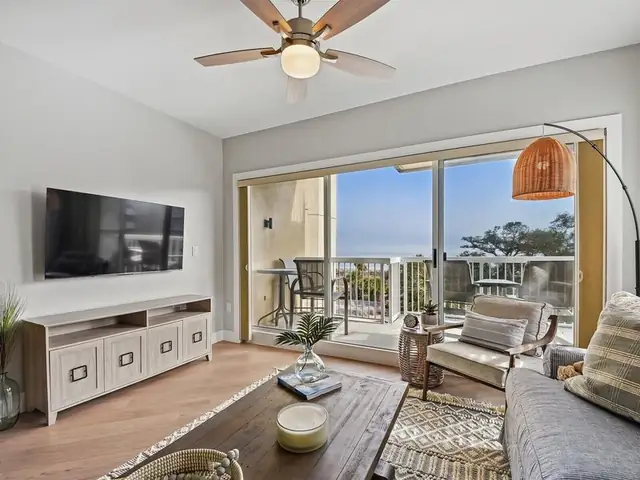 Living room at Barrington Arms 406