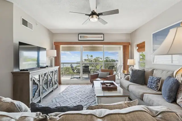 Living room at Barrington Arms 507