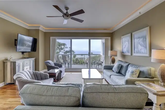 Living room at Barrington Arms 404