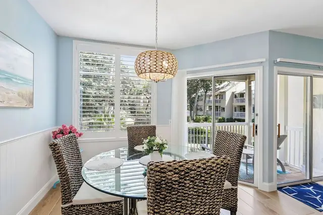 Dining area at Barrington Park 608