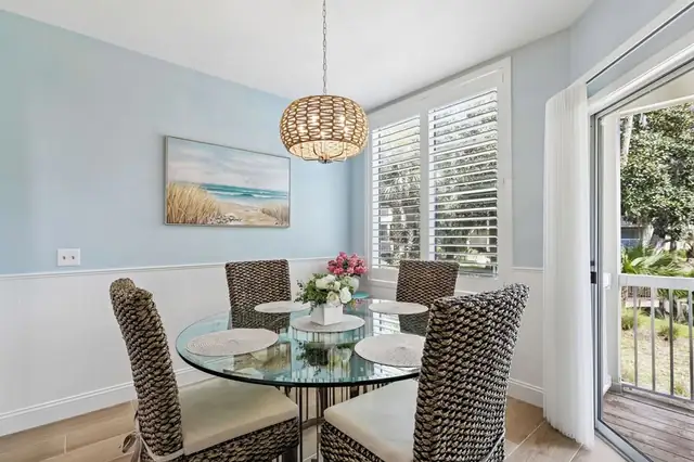 Dining area at Barrington Park 608