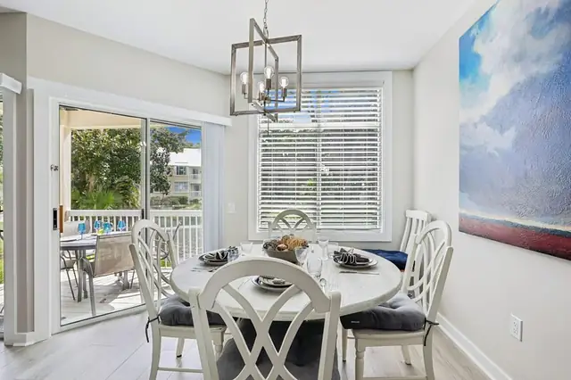 Dining area at Barrington Park 609