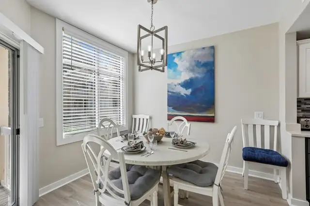 Dining area at Barrington Park 609