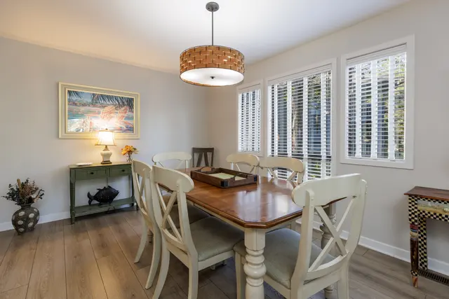 Dining area at Centre Court Villas 7813