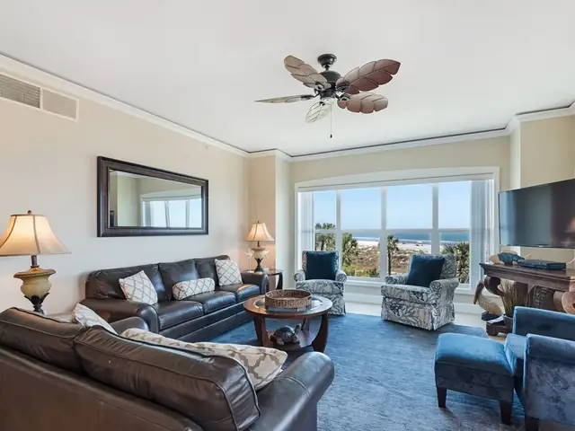 Living room at Hampton Place 5209