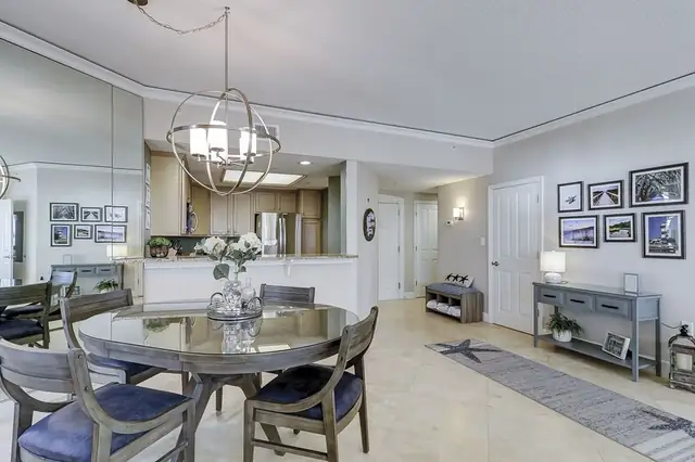 Dining area at Hampton Place 6204