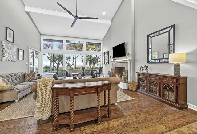 Living room of this home in Palmetto Dunes