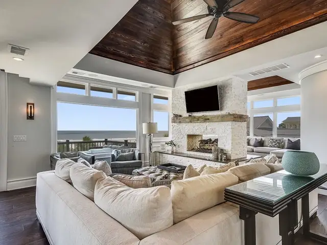 Living room of this home in Palmetto Dunes
