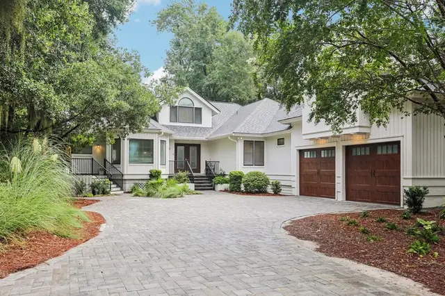 Outside of this home in Palmetto Dunes