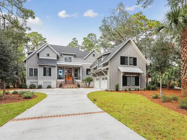 Outside of this home in Palmetto Dunes