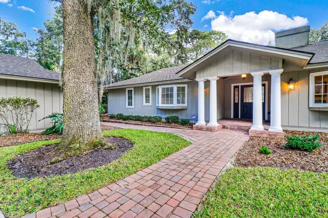 Outside of this home in Palmetto Dunes