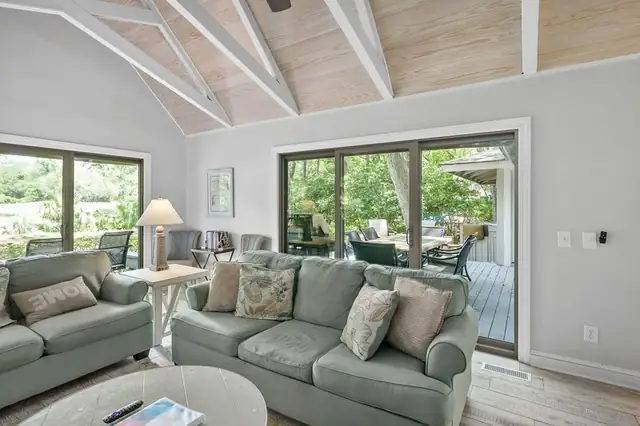 Living room of this home in Palmetto Dunes