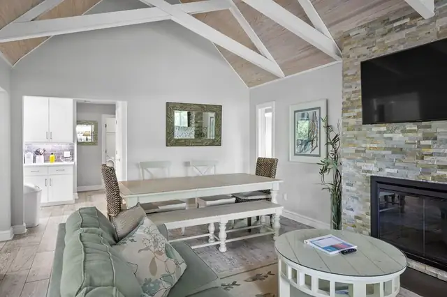 Living room of this home in Palmetto Dunes