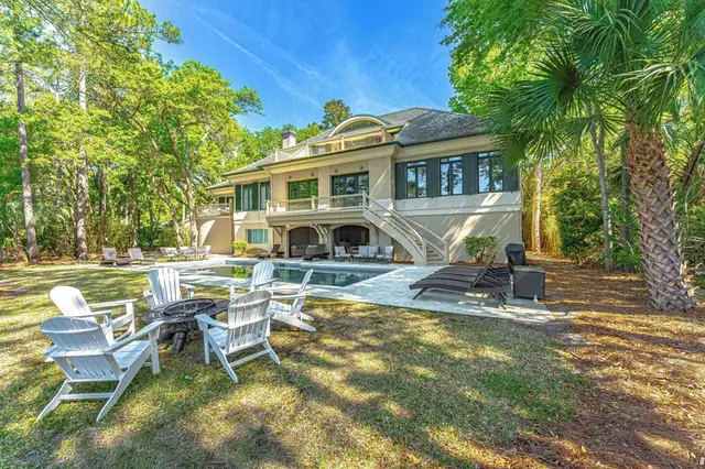 Outside of this home in Palmetto Dunes