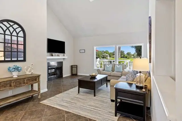 Living room of this home in Palmetto Dunes