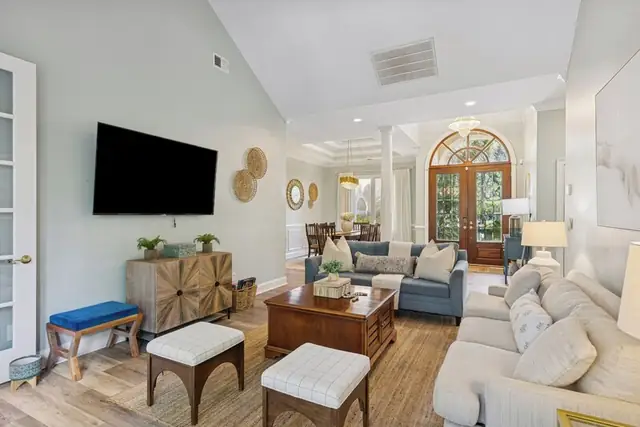 Living room of this home in Palmetto Dunes