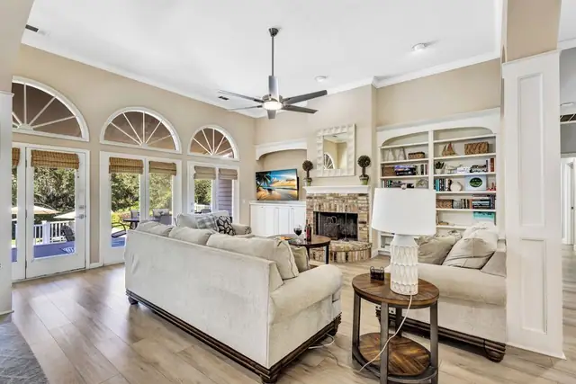 Living room of this home in Palmetto Dunes