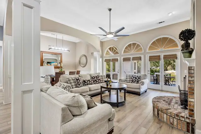Living room of this home in Palmetto Dunes