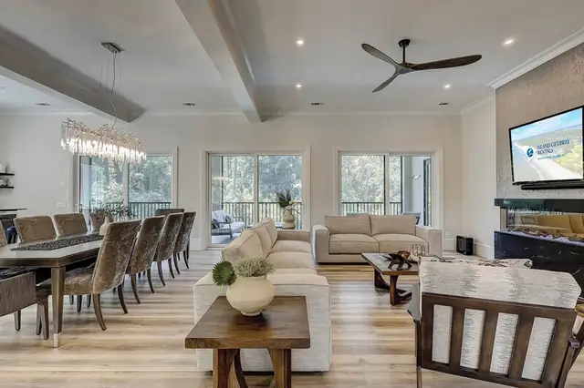Living room of this home in Palmetto Dunes