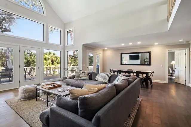 Living room of this home in Palmetto Dunes