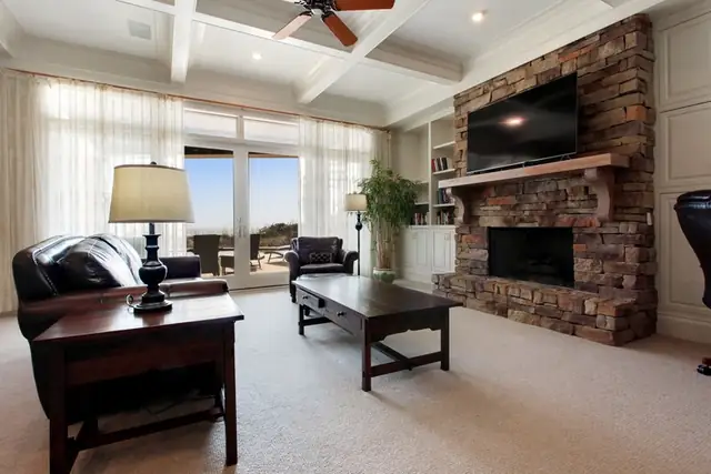 Living room of this home in Palmetto Dunes