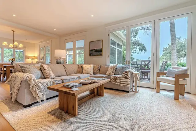 Living room of this home in Palmetto Dunes