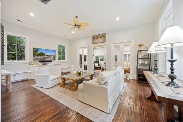 Living room of this home in Palmetto Dunes