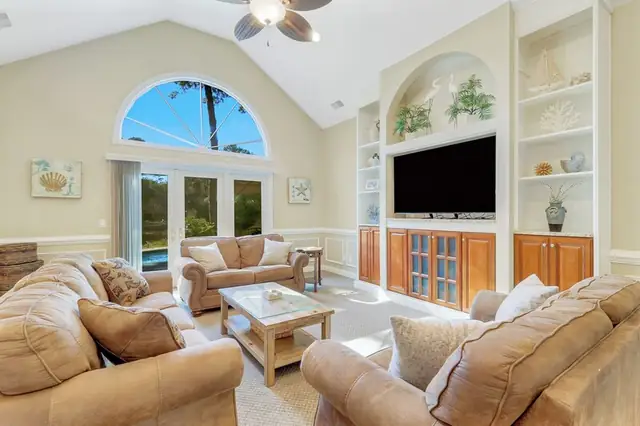 Living room of this home in Palmetto Dunes