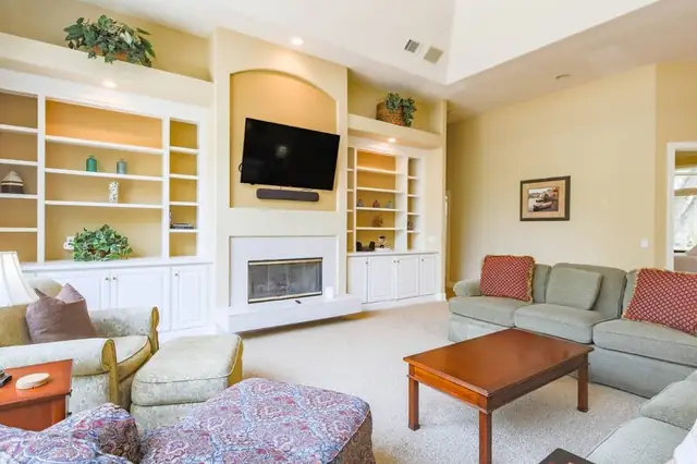Living room of this home in Palmetto Dunes