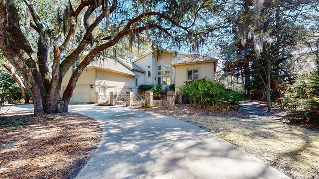 Outside of this home in Palmetto Dunes