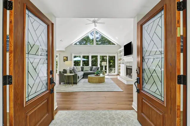 Living room of this home in Palmetto Dunes