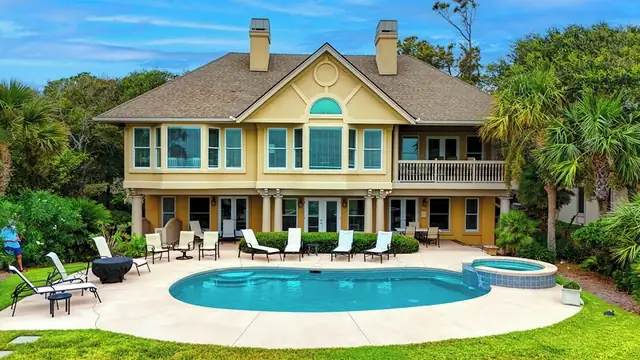 Outside of this home in Palmetto Dunes