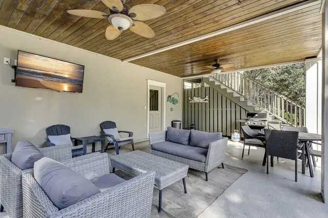Living room of this home in Palmetto Dunes