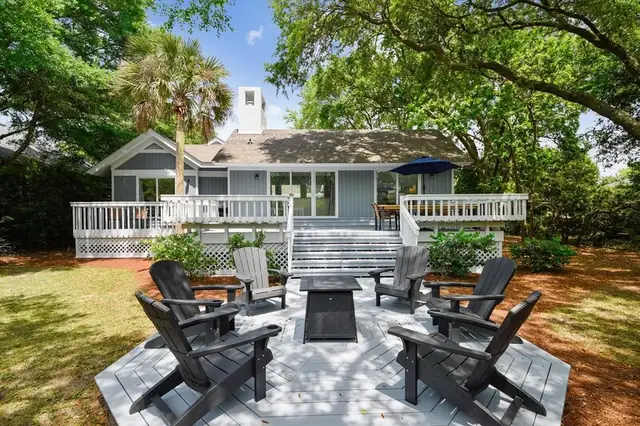 Outside of this home in Palmetto Dunes