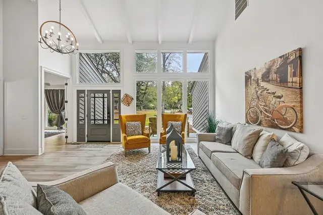 Living room of this home in Palmetto Dunes
