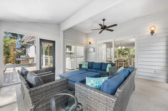 Screened porch at Mooring Buoy 181
