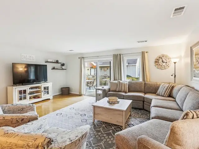 Living room at Queens Grant 604