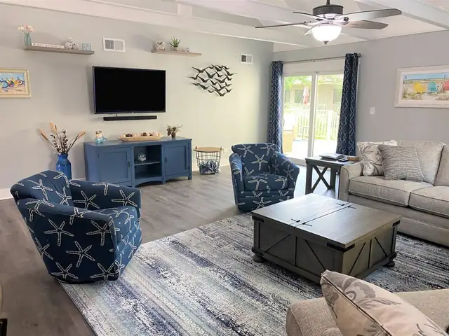 Living room at Queens Grant 606