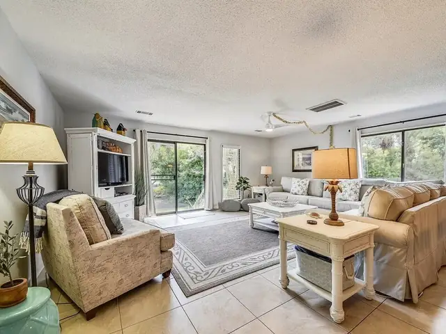Living room at Queens Grant 680