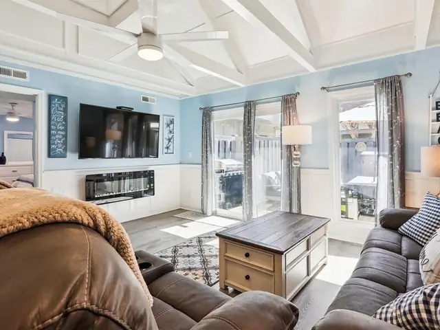 Living room at Queens Grant 709