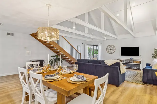 Dining area at Queens Grant 579