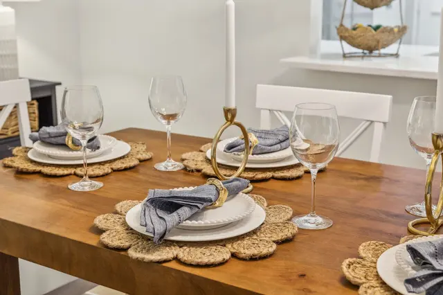 Dining area at Queens Grant 579
