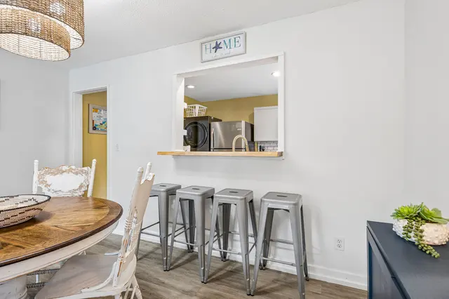 Dining area at Queens Grant 591