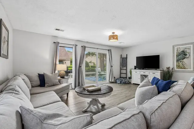 Living room at Queens Grant 591