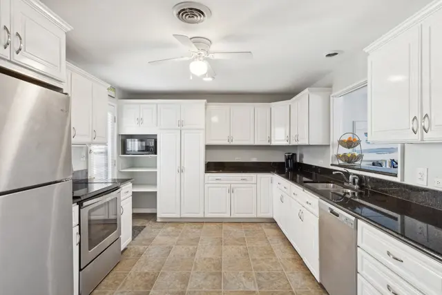 Kitchen at Queens Grant 619