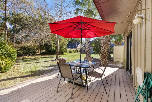 Outdoor space at Queens Grant 619