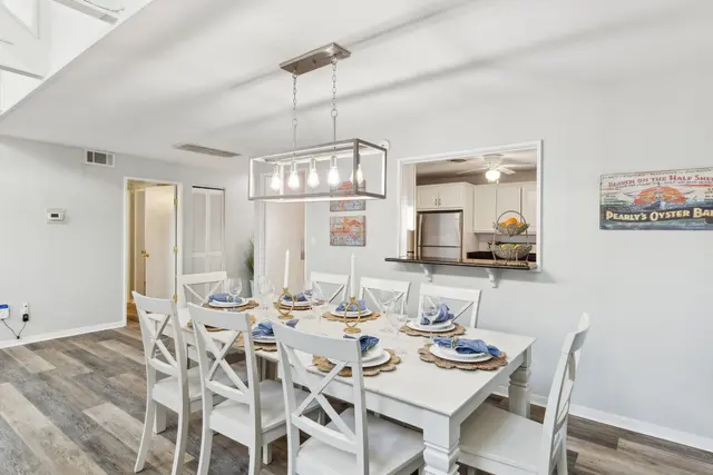 Dining area at Queens Grant 619